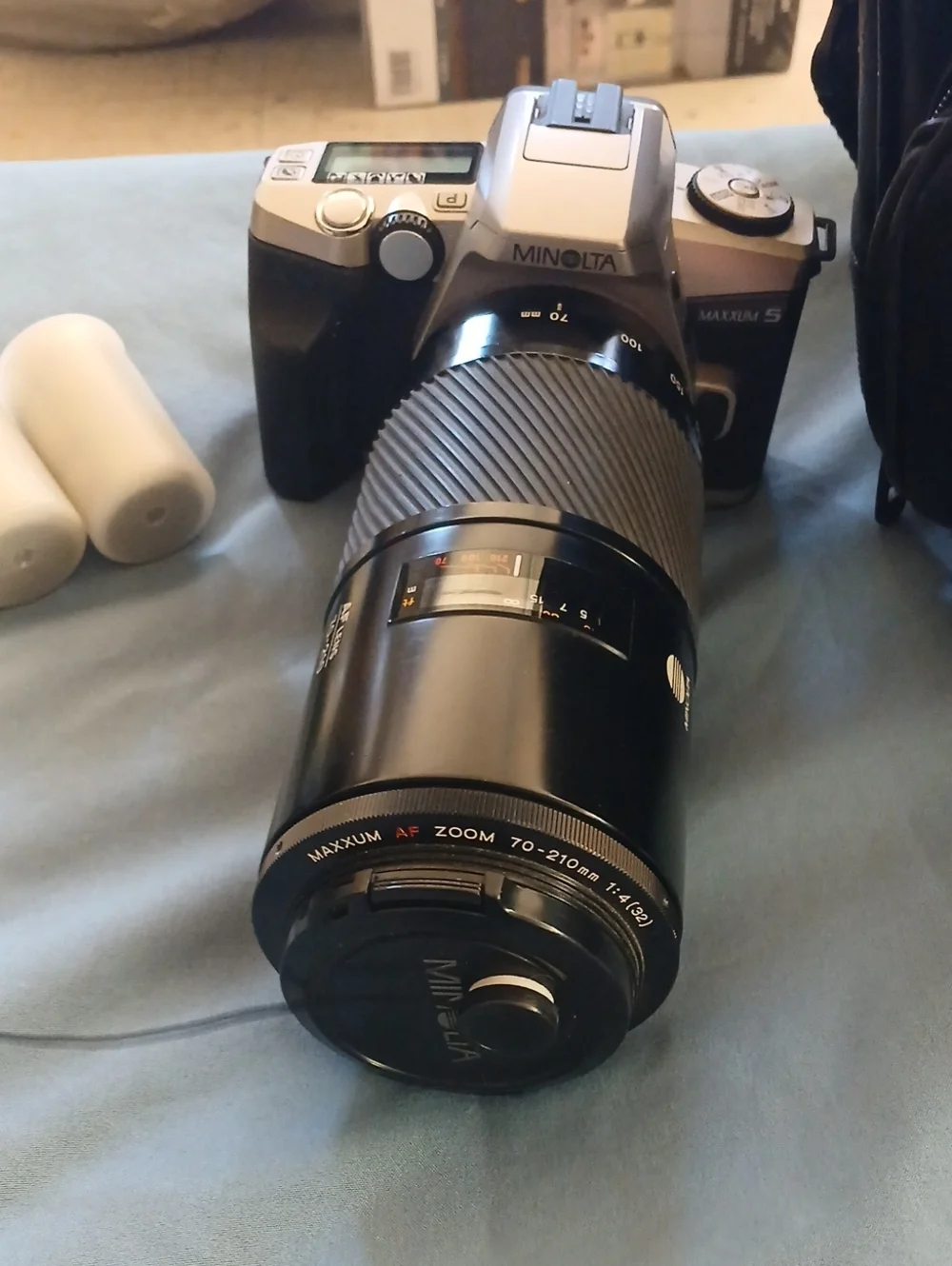 Minolta Maxxum 5 with Black Maxxum AF 70-210mm Telephoto Zoom Lens